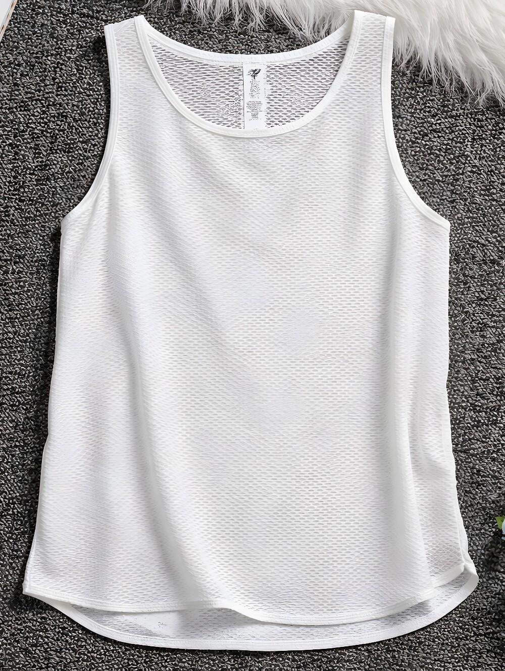 New Balance XL Extra Large White Mesh Layered Athletic Tank And Sheer Sides